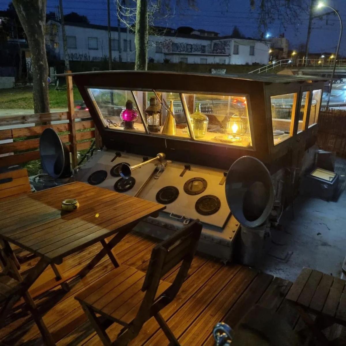 Botel Peniche De Charme Avec Jacuzzi Sur Canal Du Midi