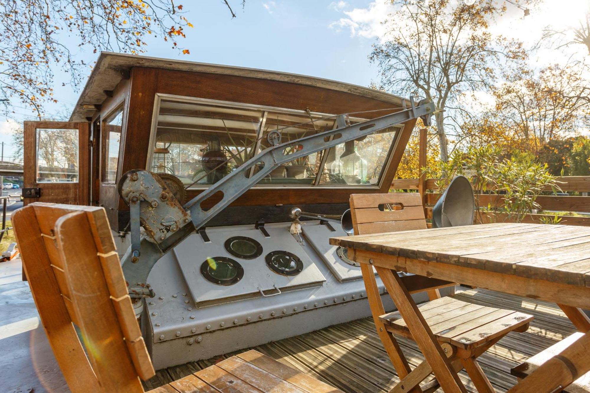 Peniche De Charme Avec Jacuzzi Sur Canal Du Midi