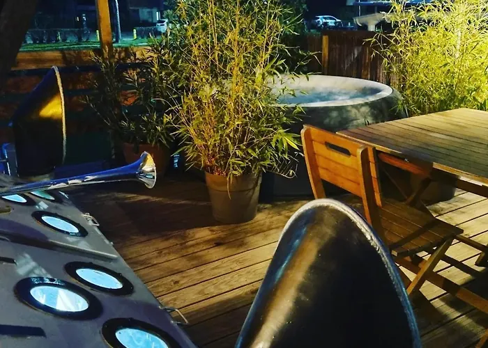Peniche De Charme Avec Jacuzzi Sur Canal Du Midi
