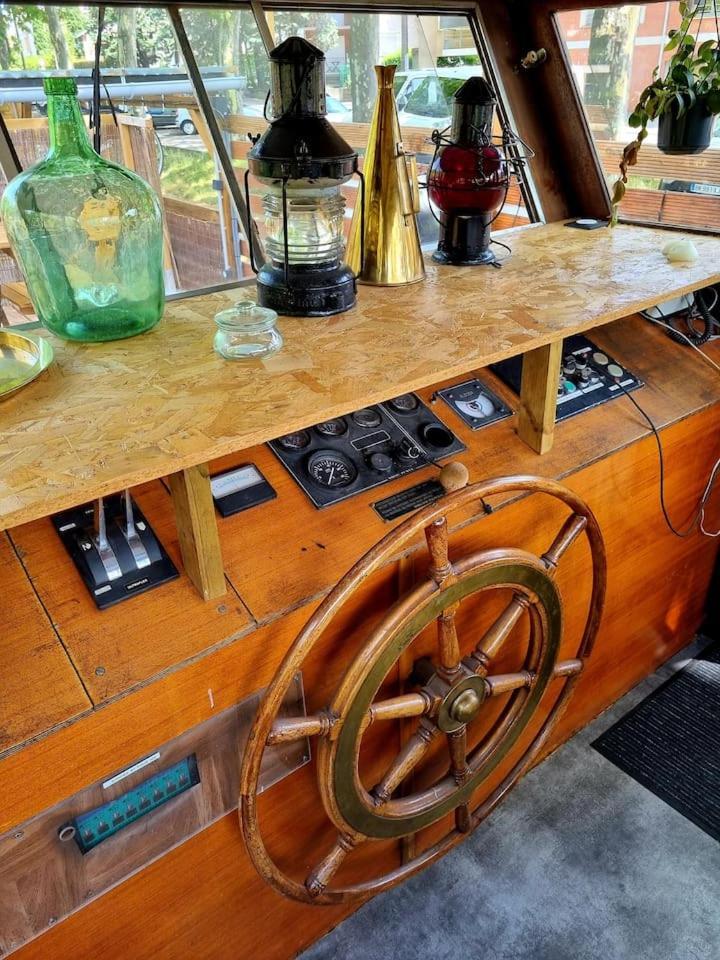 Bateau-hôtel Peniche De Charme Avec Jacuzzi Sur Canal Du Midi *