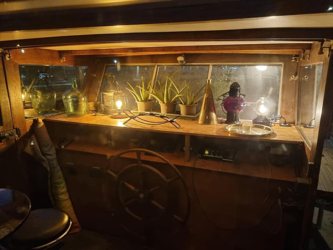 Bateau-hôtel Peniche De Charme Avec Jacuzzi Sur Canal Du Midi Toulouse