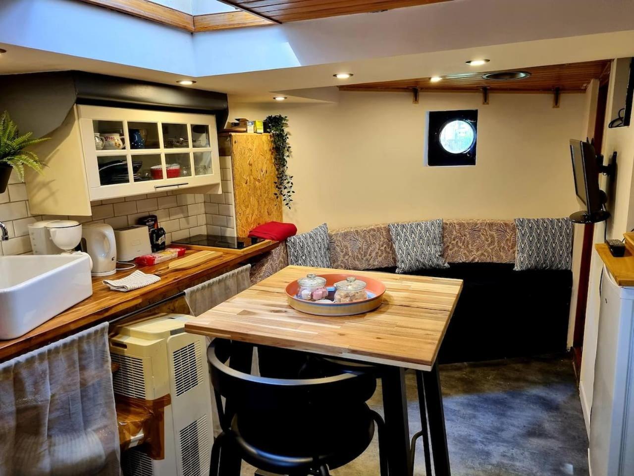 Peniche De Charme Avec Jacuzzi Sur Canal Du Midi Bateau-hôtel Toulouse