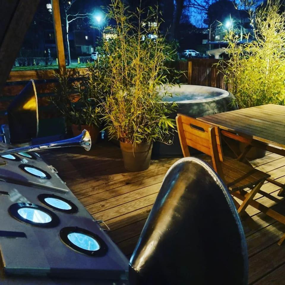 Peniche De Charme Avec Jacuzzi Sur Canal Du Midi Bateau-hôtel *
