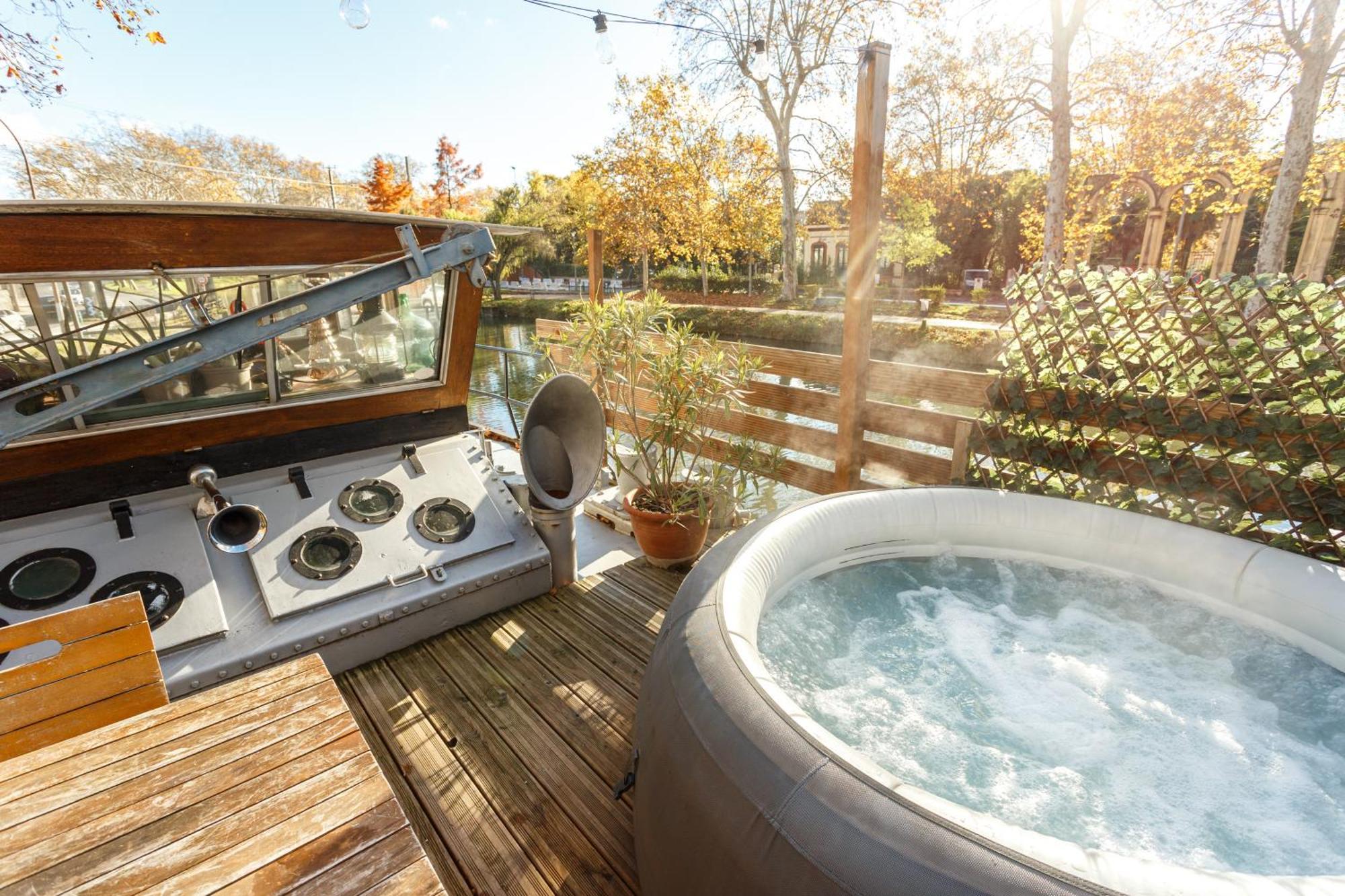 Bateau-hôtel Peniche De Charme Avec Jacuzzi Sur Canal Du Midi Toulouse