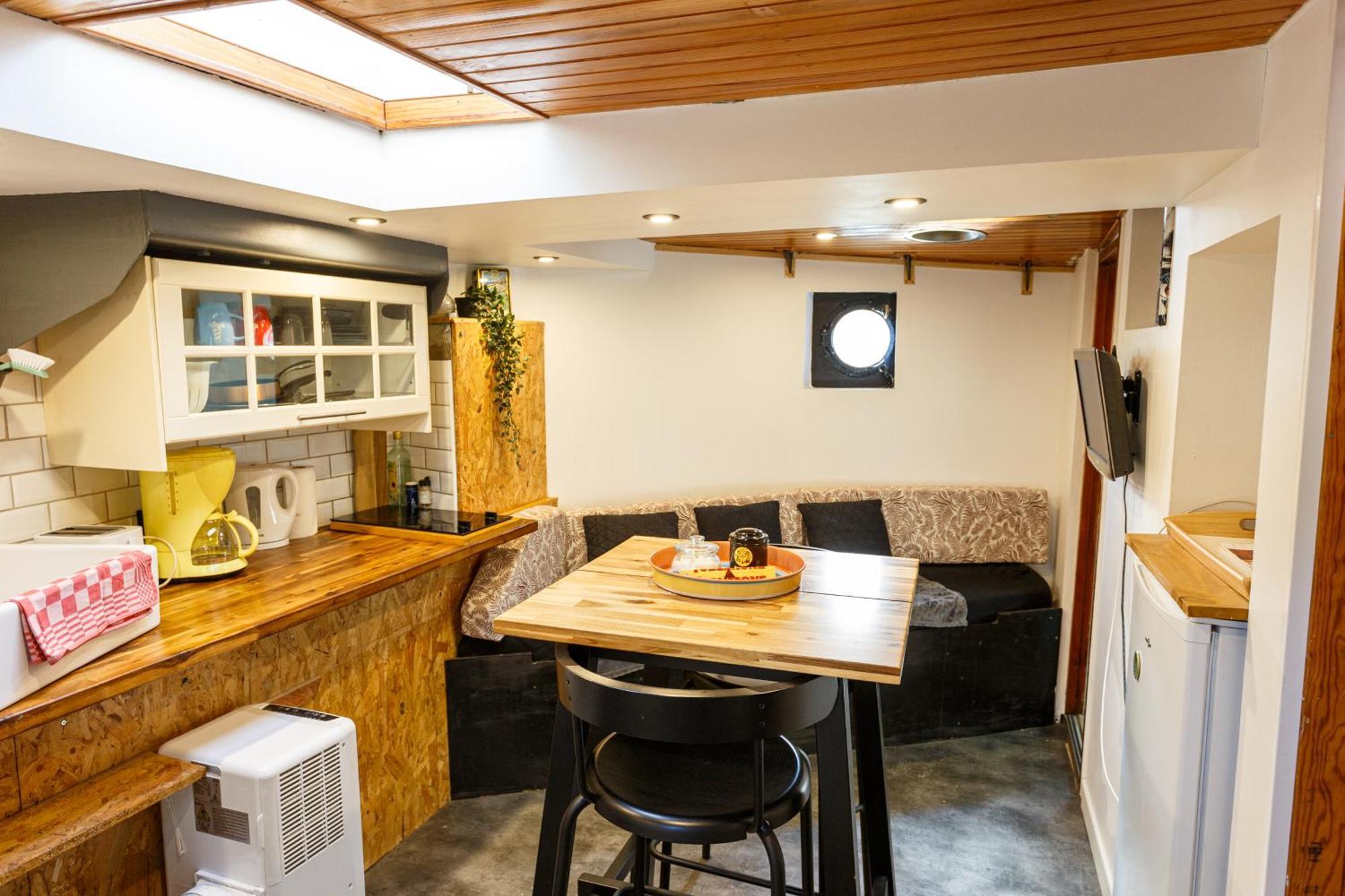 Peniche De Charme Avec Jacuzzi Sur Canal Du Midi Bateau-hôtel Toulouse