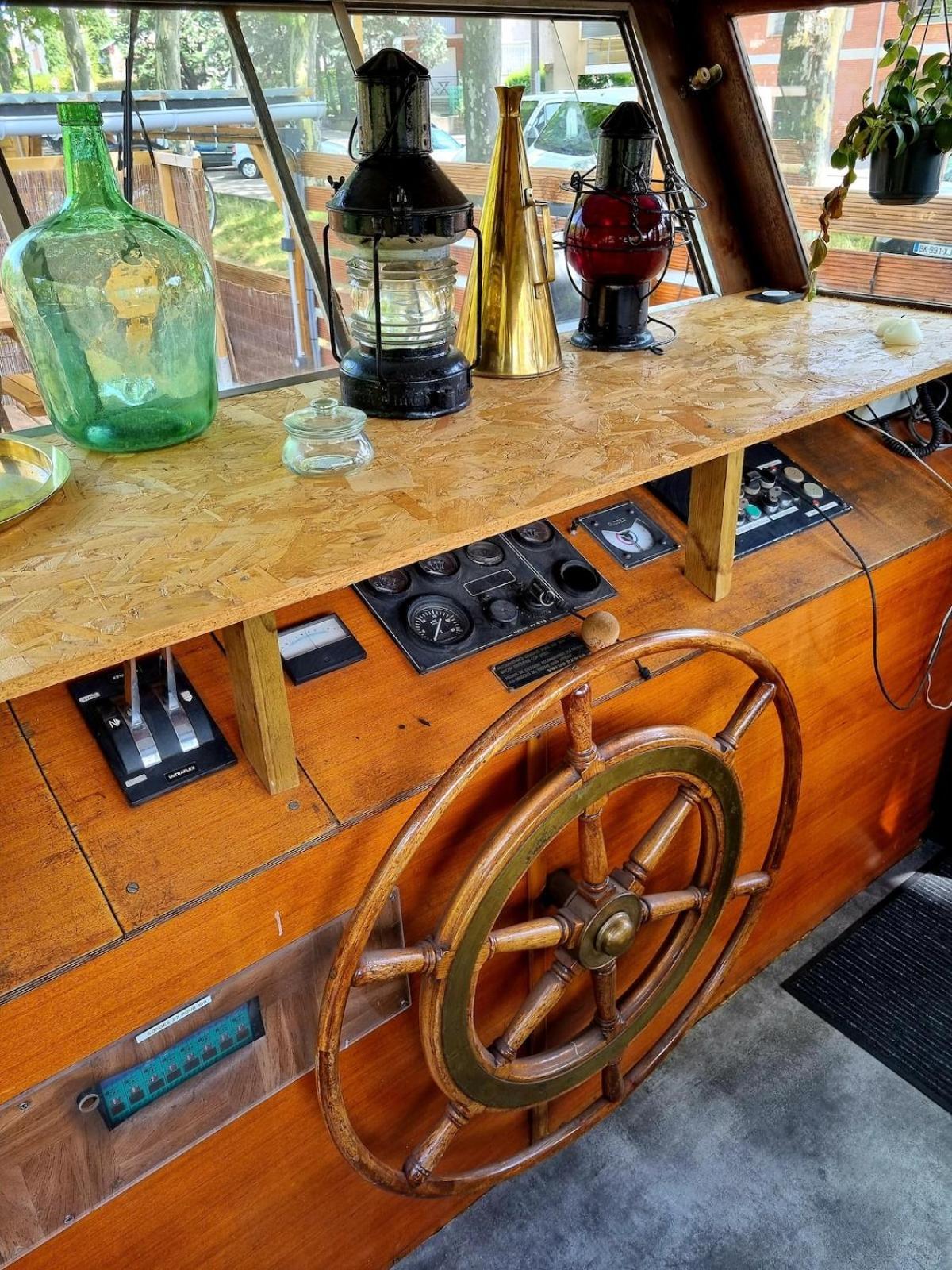 Peniche De Charme Avec Jacuzzi Sur Canal Du Midi Bateau-hôtel *