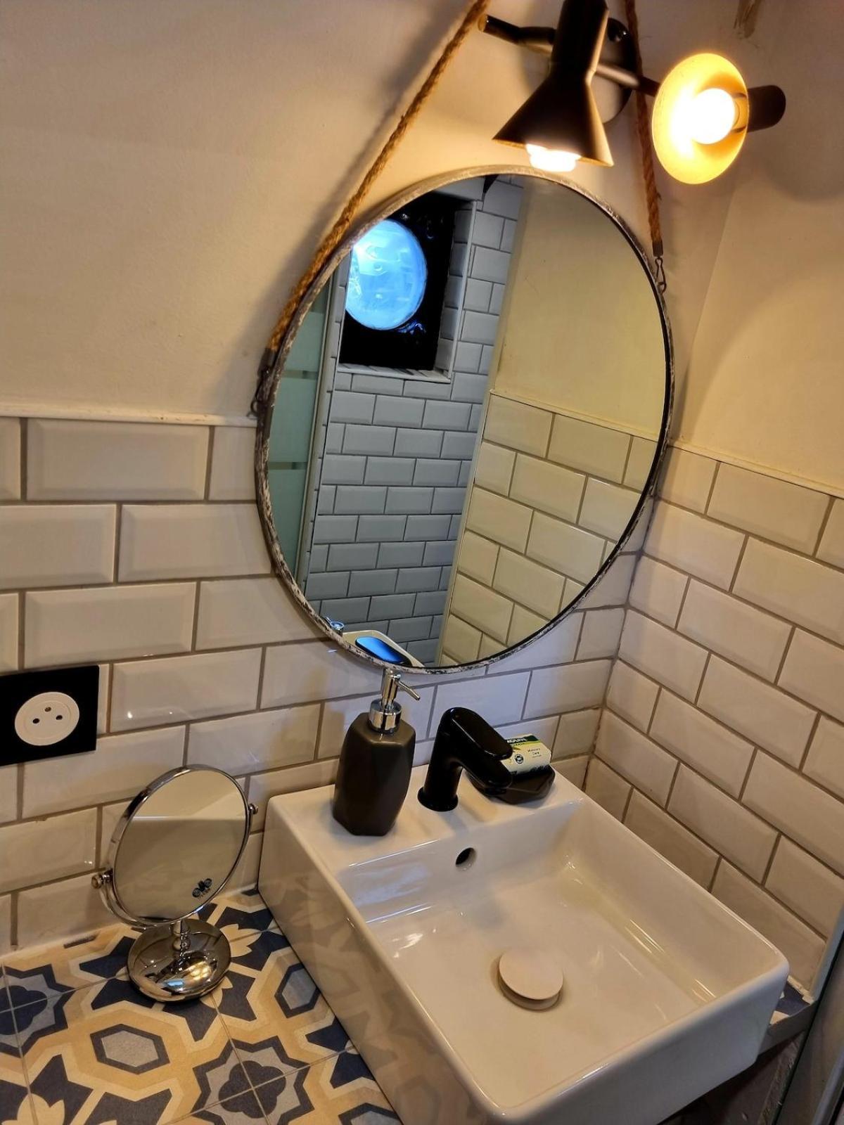 Peniche De Charme Avec Jacuzzi Sur Canal Du Midi Bateau-hôtel